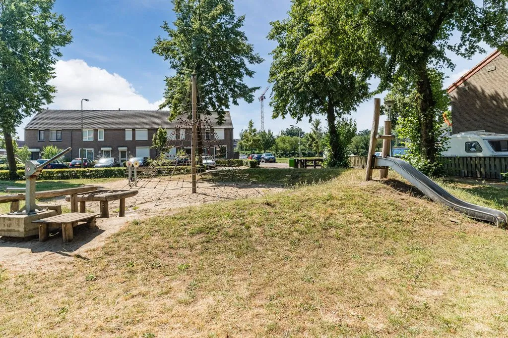 Aed - Modernised Semi-Detached House with Solar Panels in Oss