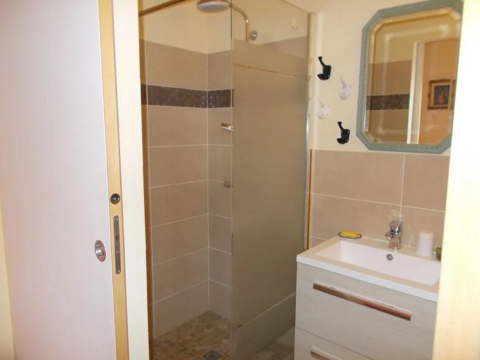 Salles de bain - Studio Meublé pour Étudiants à Apt
