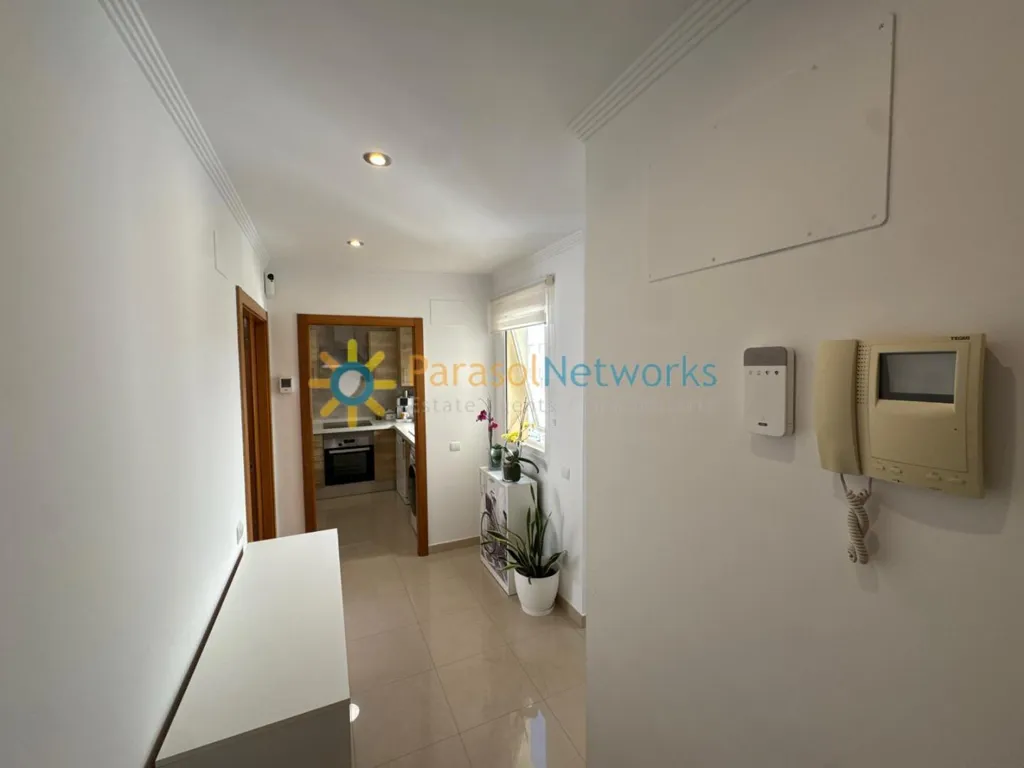 Esik - Renovated Apartment with Balcony in Nucli Urbà