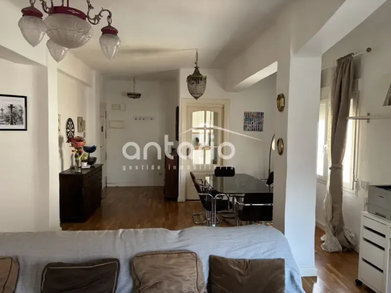 Soggiorno - Corner Flat with Large Windows in San Juan