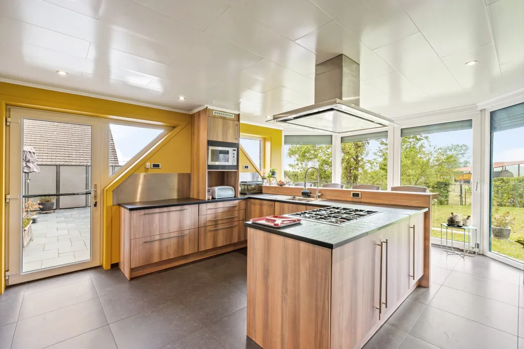 Cucina - Villa with Playful Architecture in Nieuwerkerken