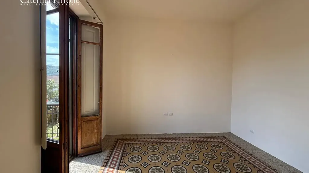 Pièces - Rustic Townhouse with Balcony in Antella