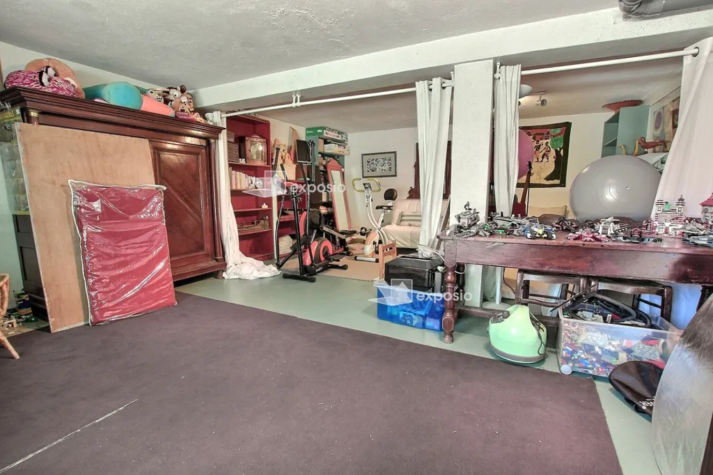 Garage - 8-Piece Property with Pool in Aix-en-Provence