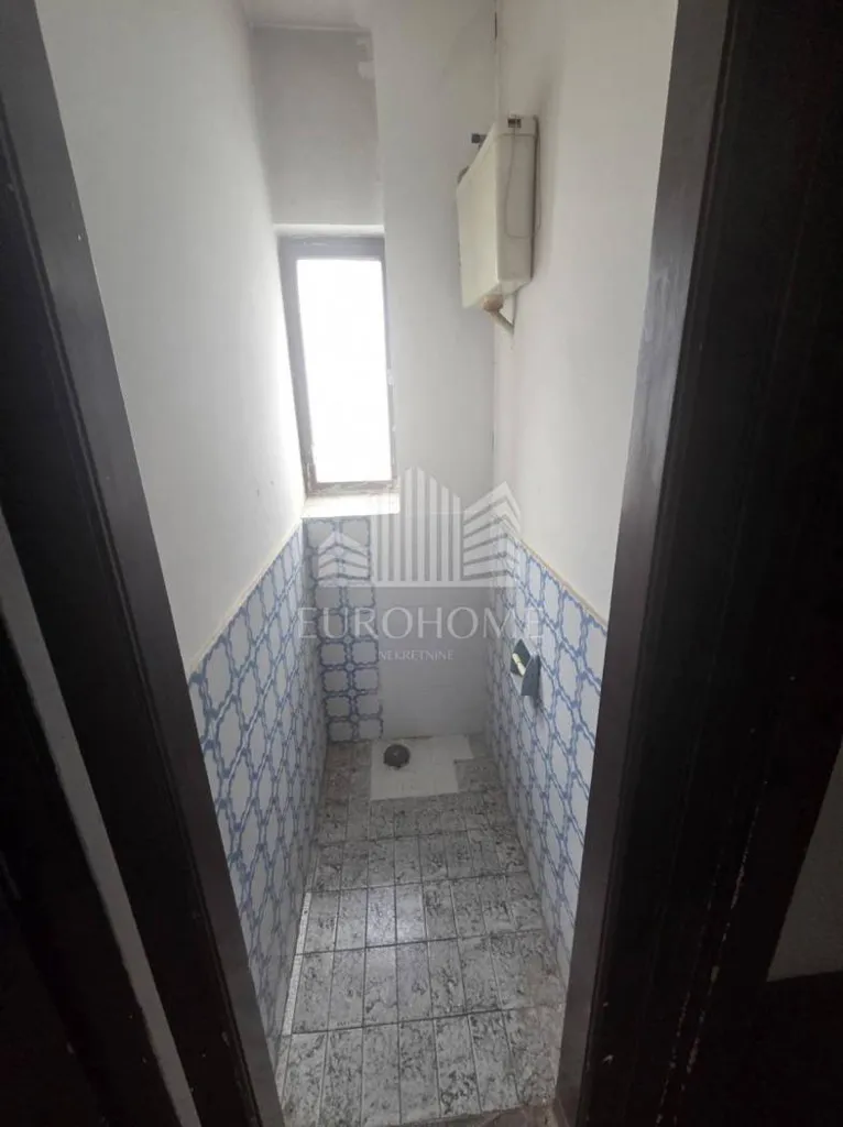 Salles de bain - Three-Bedroom Flat with Central Heating in Donji Grad, Zagreb