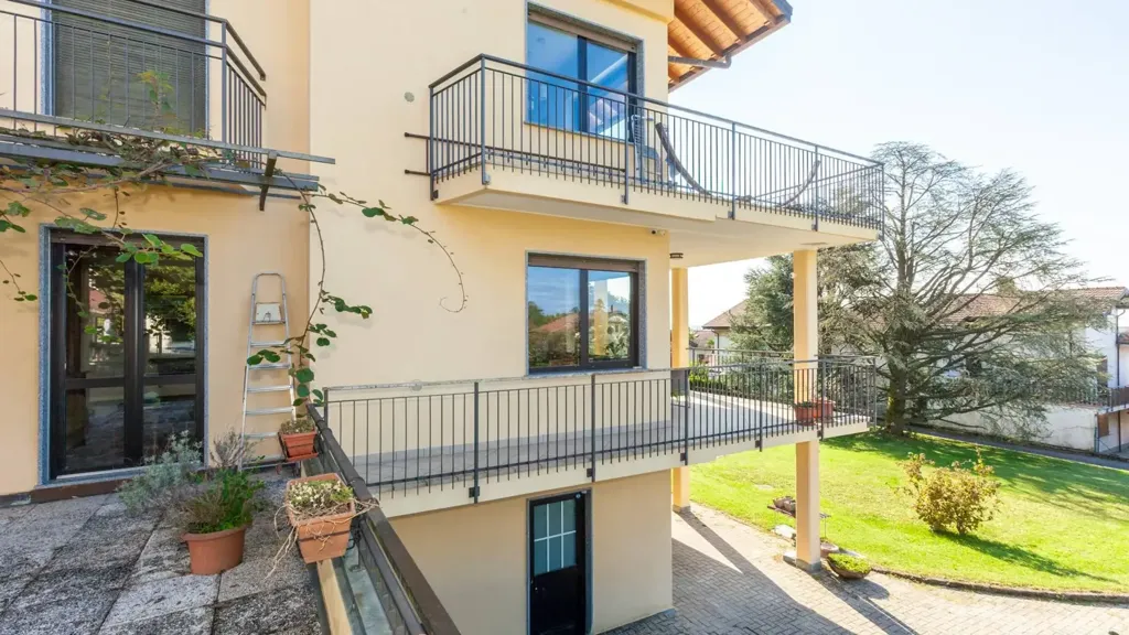Balcone - Luxury Villa with Lake View in Comerio