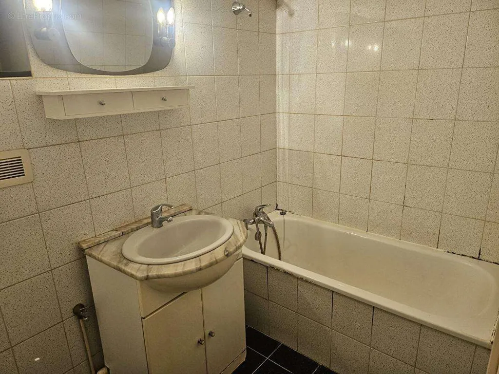 Salles de bain - Appartement T2 avec Jardin à Dijon