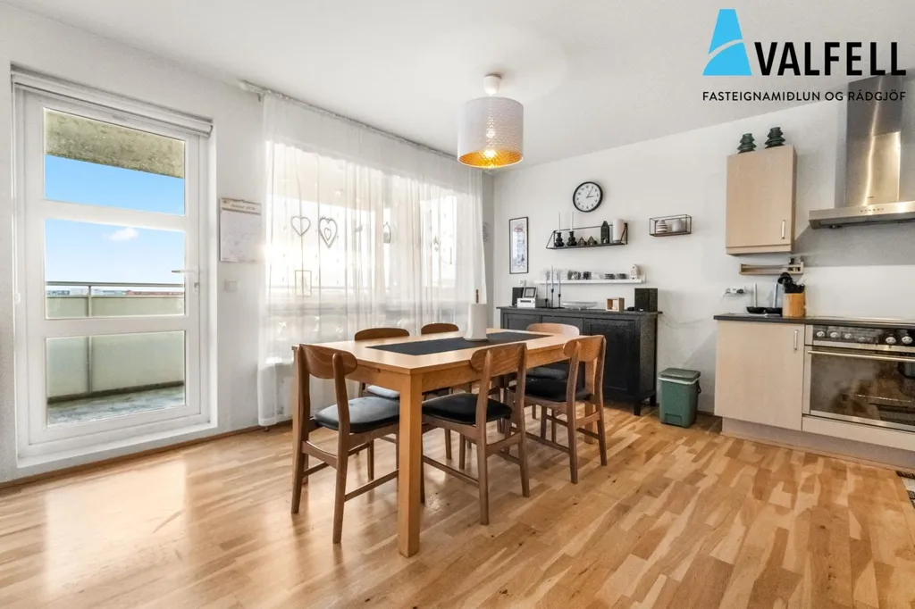 Söögituba - Apartment with South Balcony in Holtsflöt