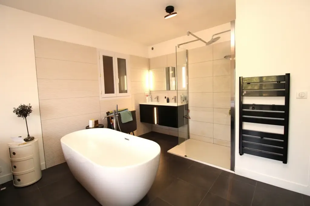 Salles de bain - Villa Luxueuse avec Jardin à Ciboure