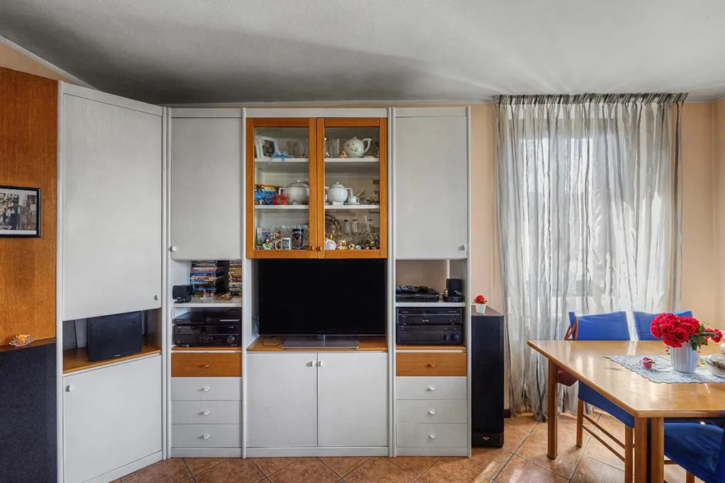 Söögituba - Multi-Level Apartment with Mansard in Luino