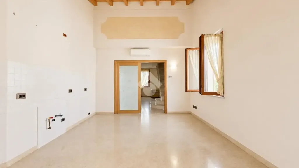Esik - Contemporary Apartment with Balcony in Chiari