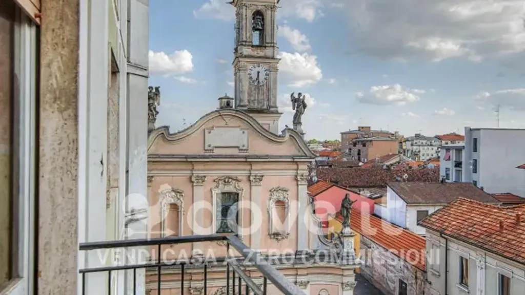 Rõdu - Bright Apartment with Panoramic Views in Vigevano