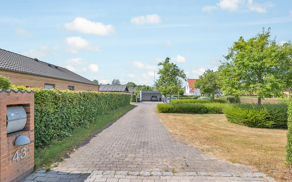 Välivaade - Spacious Villa with Garden in Skæring