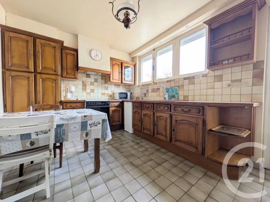 Kitchen - 3-Bedroom House with Courtyard in Châteauroux