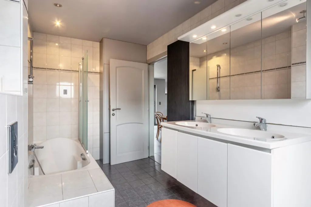 Bagni - Light-Filled Apartment with Terrace in Diest