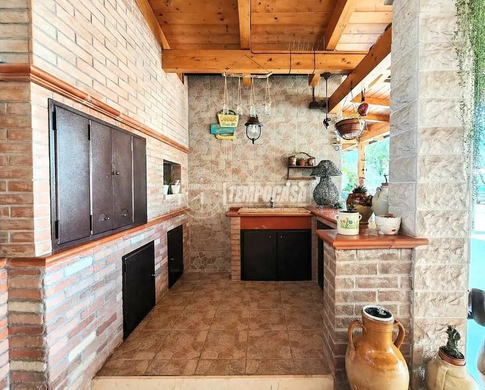 Cuisine - Luxury Villa with Private Garden in Carraro Procino