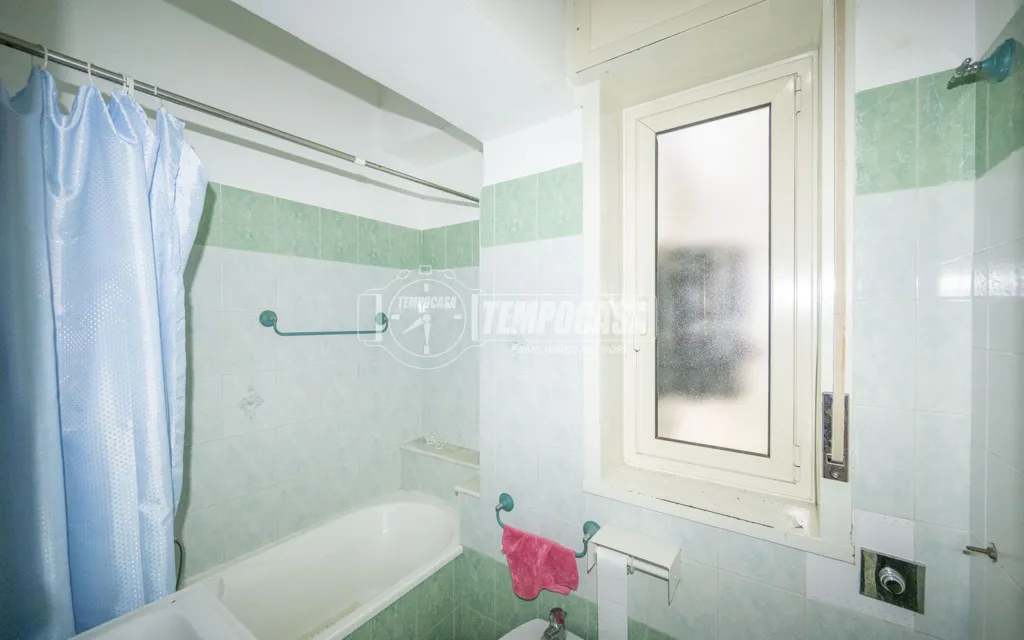 Vannitoad - Trilocale with Garage in Messina