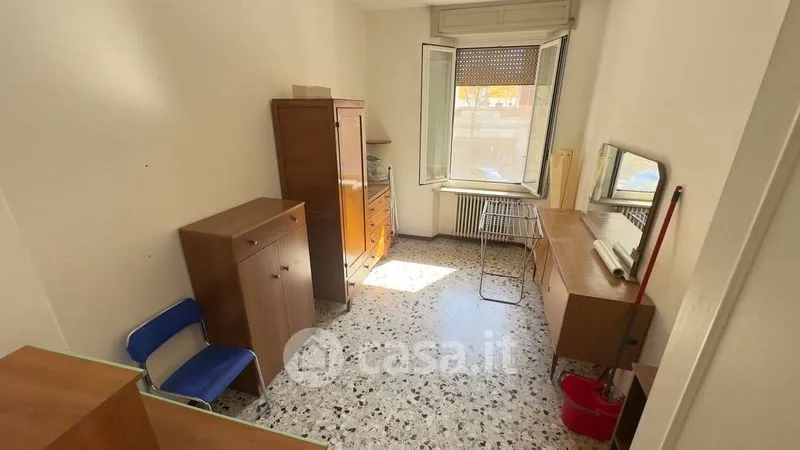 Bureau - Four-Bedroom Apartment with High Ceilings in Parma