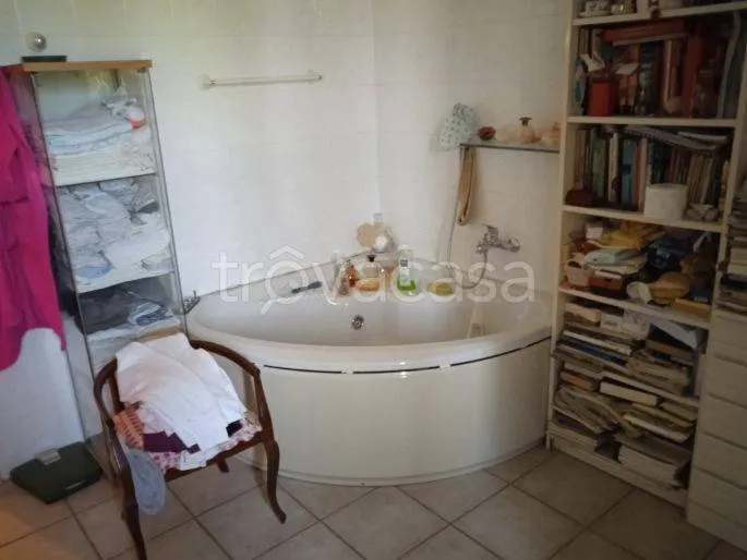 Salles de bain - Spacious Villa with Private Garden in Ferrara