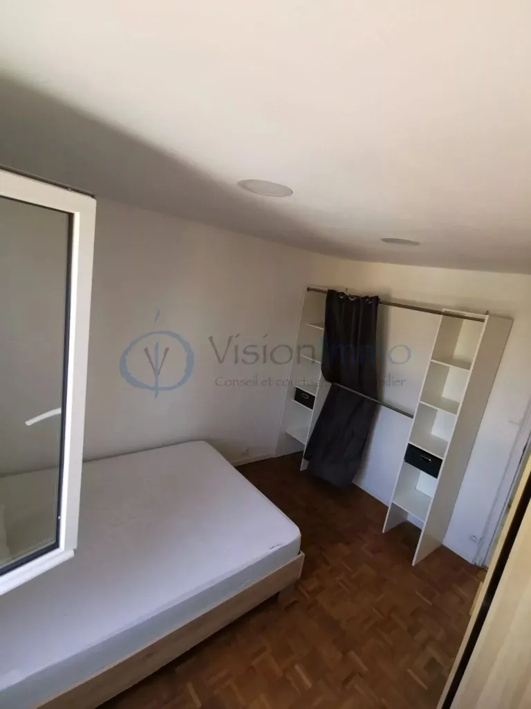 Chambres - Appartement Rénové pour Investisseur à Proximité Universitaire