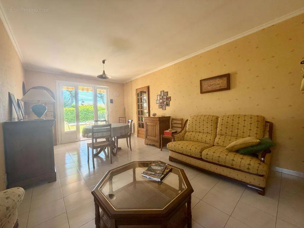 Séjour - Bungalow avec piscine à Pélissanne