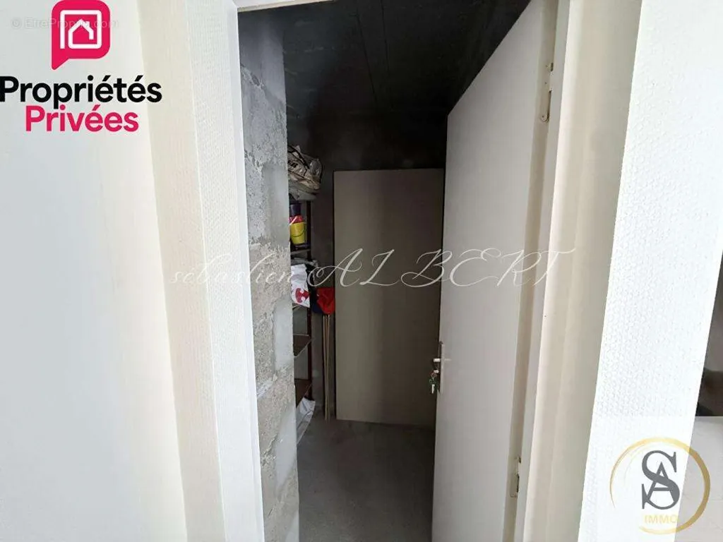 hallway_entrance