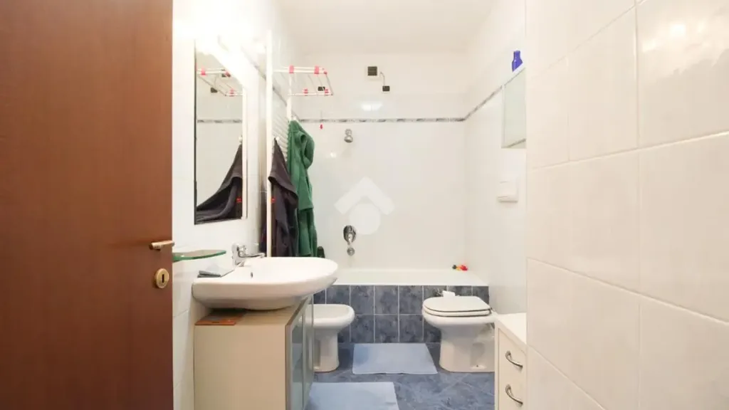 Vannitoad - Bright 2-Bedroom Apartment with Balcony in Milan