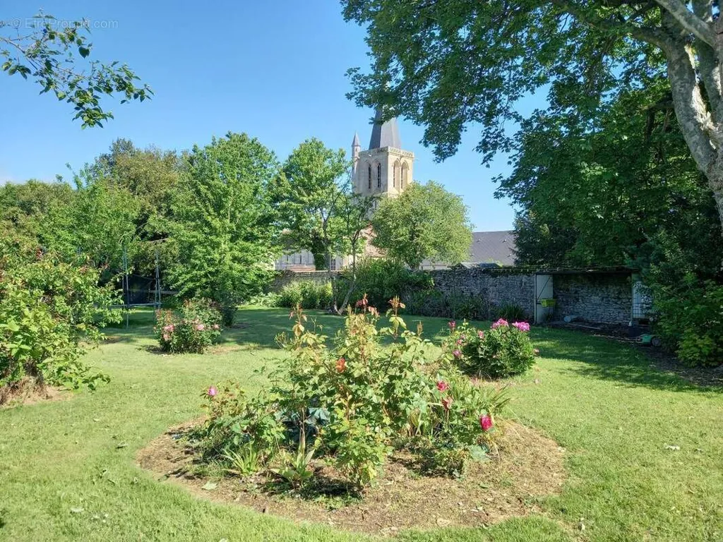 Jardin - Maison Ancienne avec Piscine à Rots