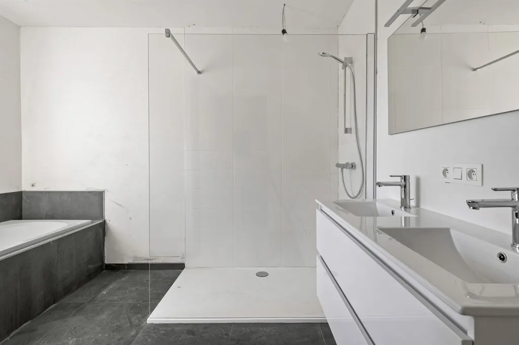 Contemporary Semi-Detached Home in New Development