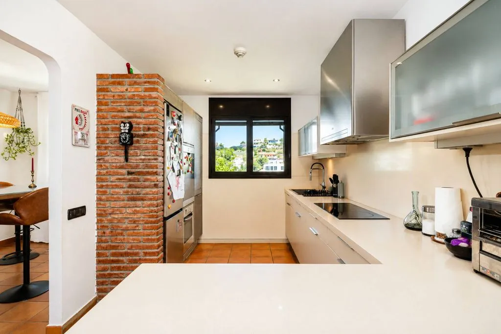 Cuisine - Contemporary 5-Bedroom House with Pool in Sitges