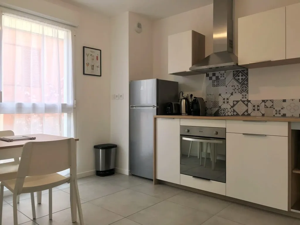 Cuisine - Appartement Meublé avec Balcon Sud à Monplaisir