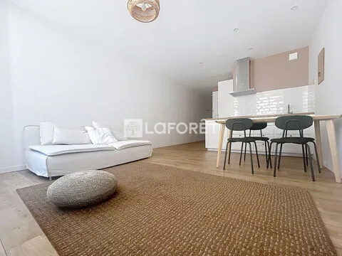 Séjour - Appartement Meublé 2 Pièces avec Balcons à Perpignan