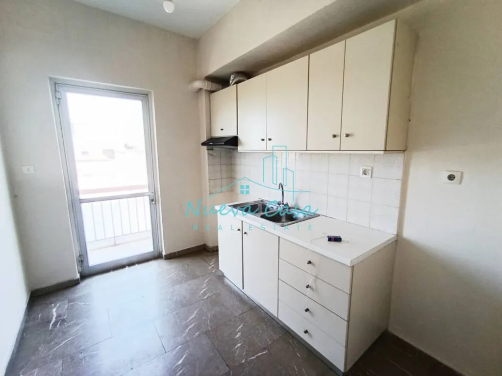 Köök - 2nd Floor Apartment with Balcony in Patras