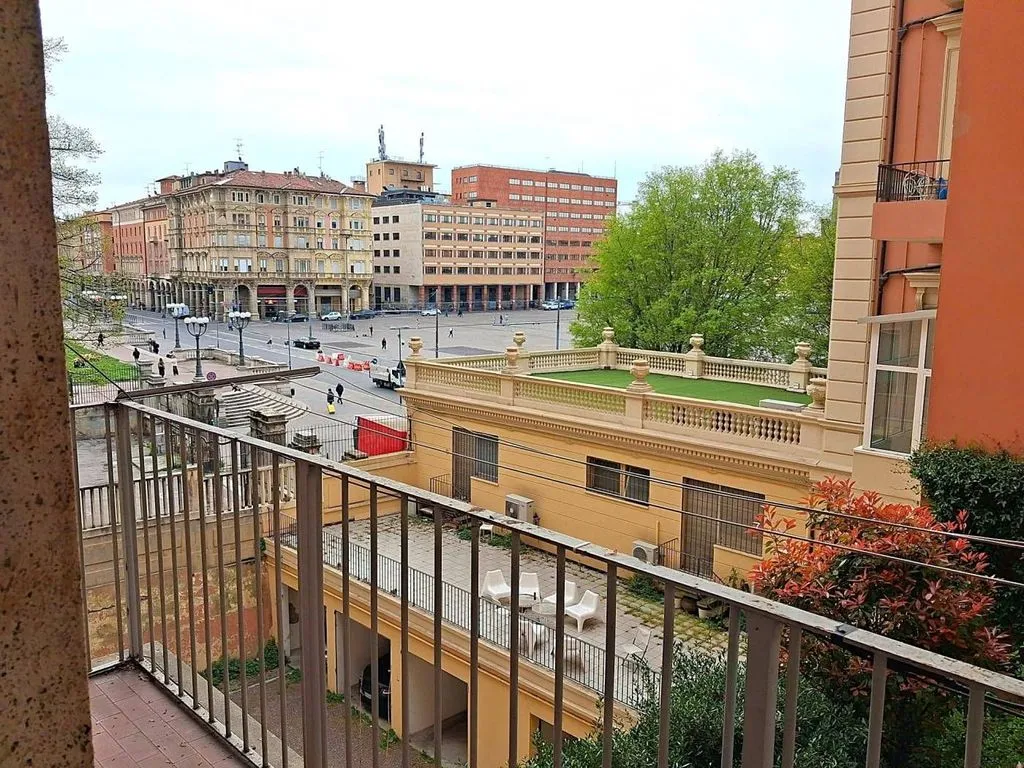 Balcon - Luxury Flat with Modern Amenities in Bologna