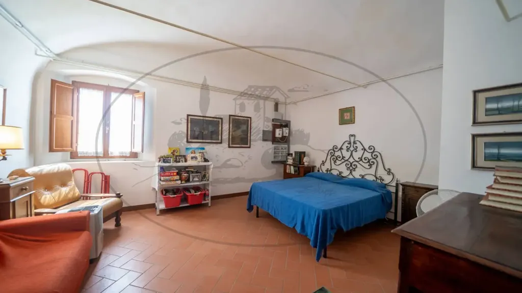 Magamistoad - Rustic Farmhouse with Multiple Uses in Figline Valdarno