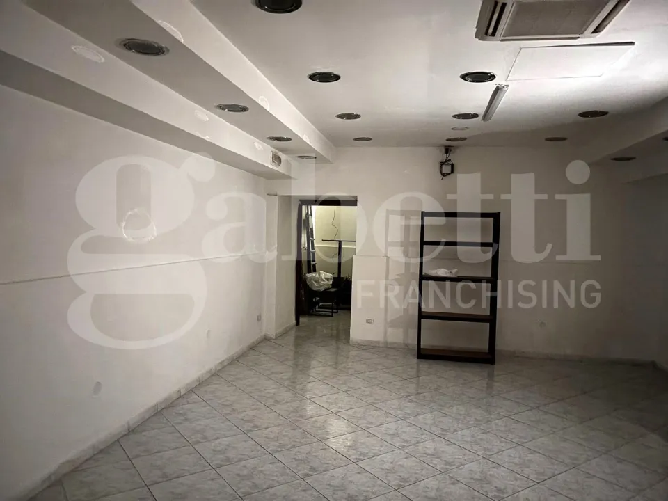 Rooms - Commercial Unit on Corso Garibaldi, Naples