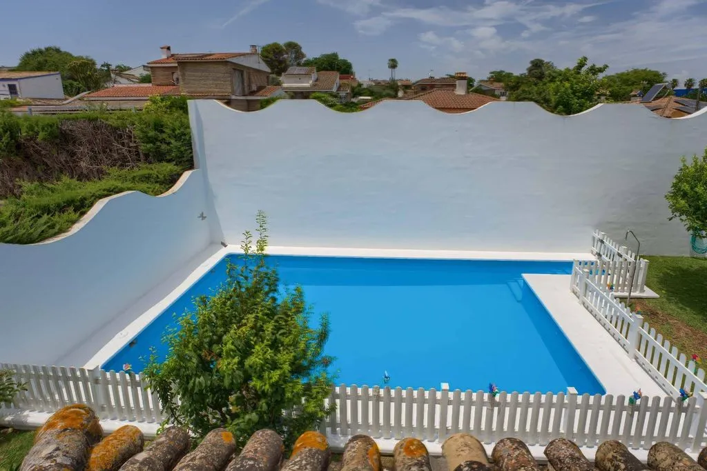Piscina - Luxury Villa with Pool in Tomares