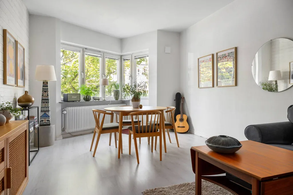 Elutuba - Apartment with Raised Ceiling near Pildammsparken