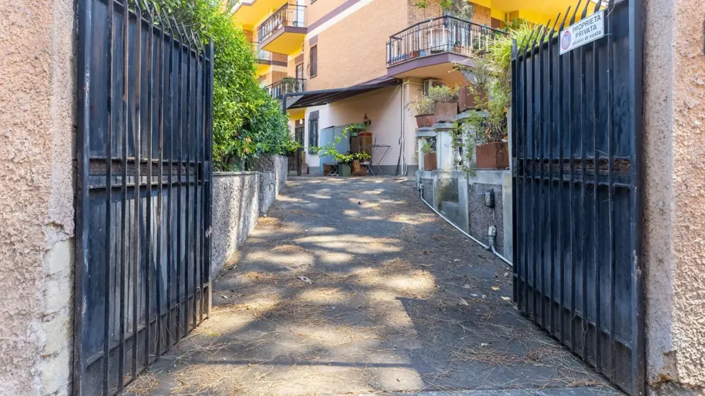 Välivaade - Three-Bedroom Apartment with Garden in Garbatella, Rome