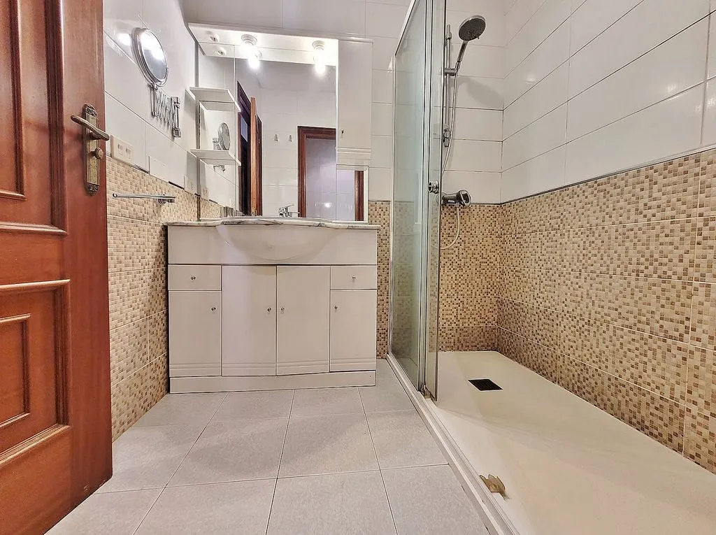 Vannitoad - Semi-detached House with Pool in Liáns