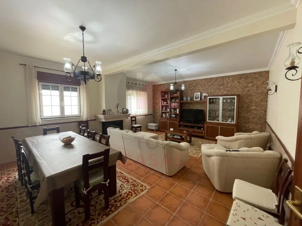 Dining Room - Luxury House with Pool in Almeirim
