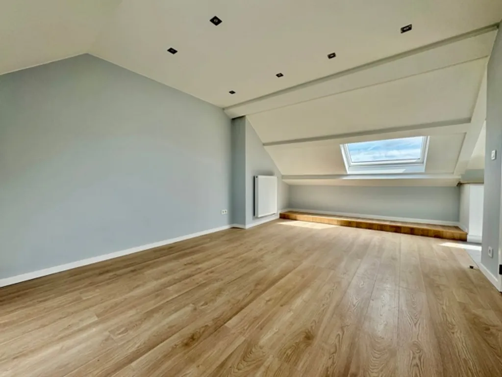 Pièces - Duplex Neuf avec Terrasse Arrière à Ixelles