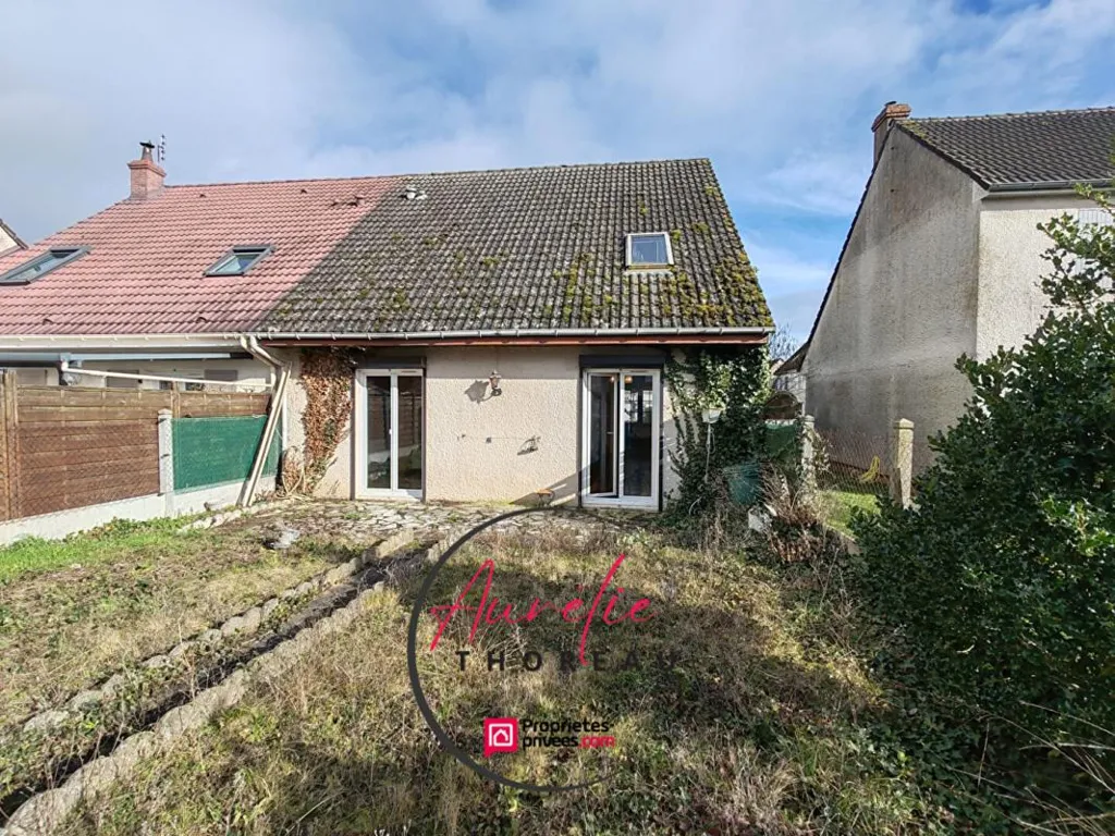 Aed - House with Garden in Arténay