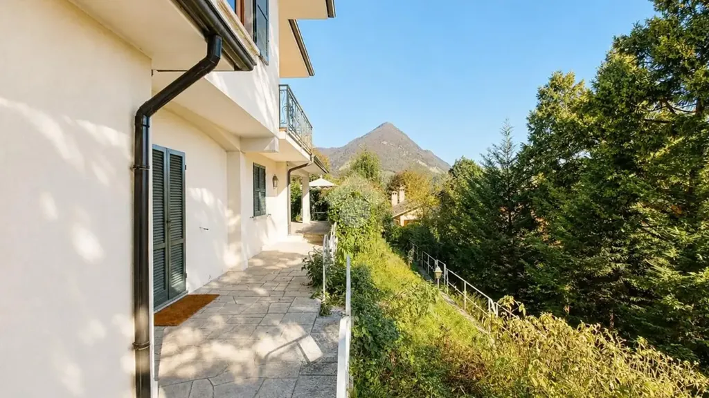 Terrazza - Panoramic Villa with Garden in Ponte Lambro