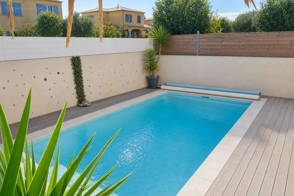 Bassein - House with Pool near Gigean Centre