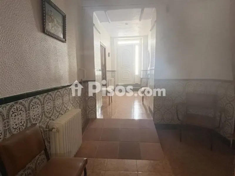 Esik - Two-Storey House with Patio in Campo de Criptana