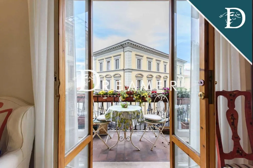 Rõdu - Luxury Apartment with Balcony in Florence