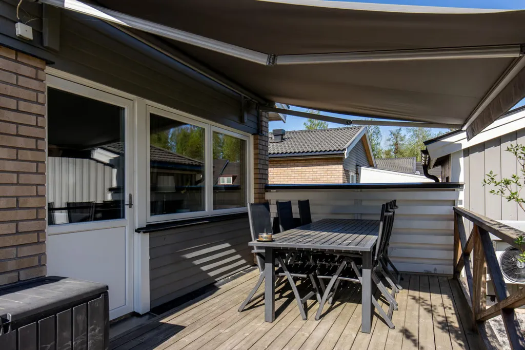 Terrass - Two-Storey Villa with Garden in Hovsta
