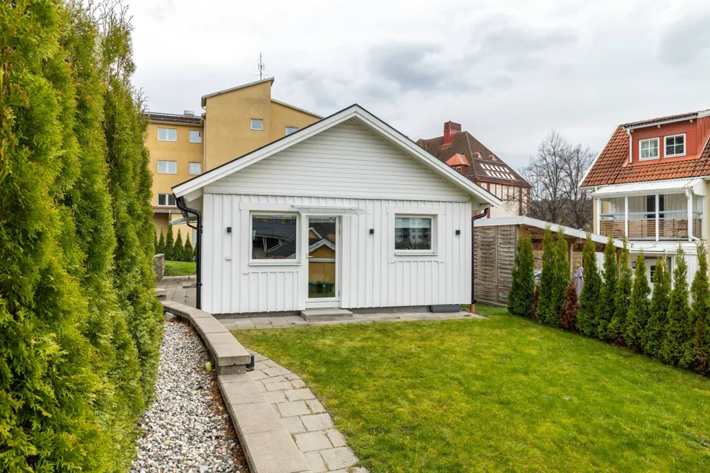 Aed - Two-Home Estate with Generous Outdoor Space in Jönköping