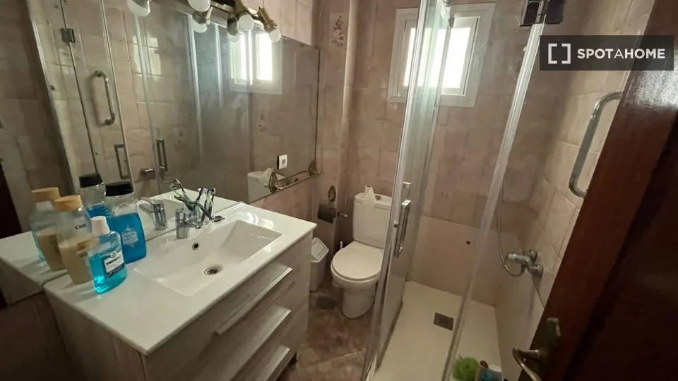 Salles de bain - Aménagé Apartment with Balcony in Ribera, Córdoba