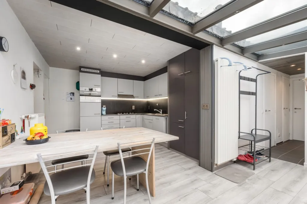 Kitchen - Detached House with Double Glazing in Sinaai